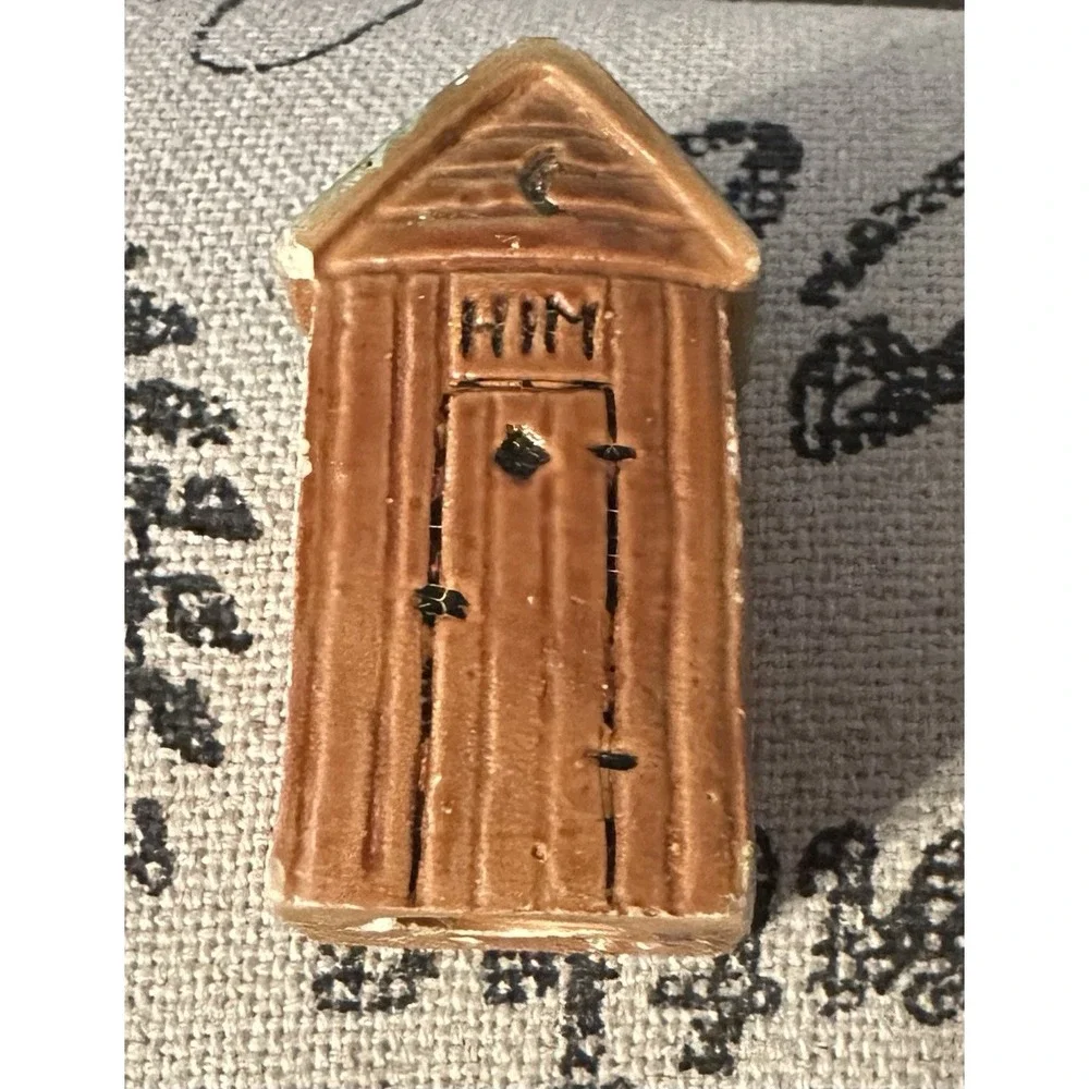 Salt OR Pepper Shaker Novelty Outhouse Shape - Only One Shaker